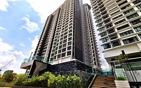 Midvalley Southkey Cozy Suite at Johor Bahru